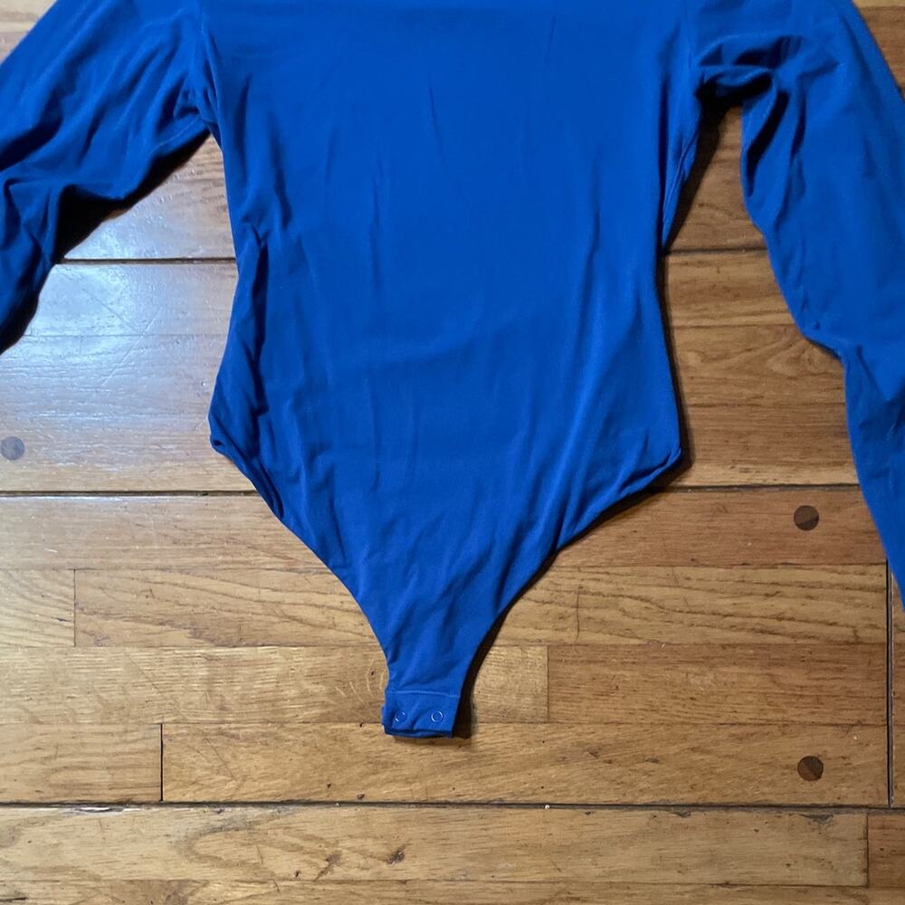 SKIMS Fits Everybody Long Sleeve Crew Neck Bodysuit! - Picture 10 of 12